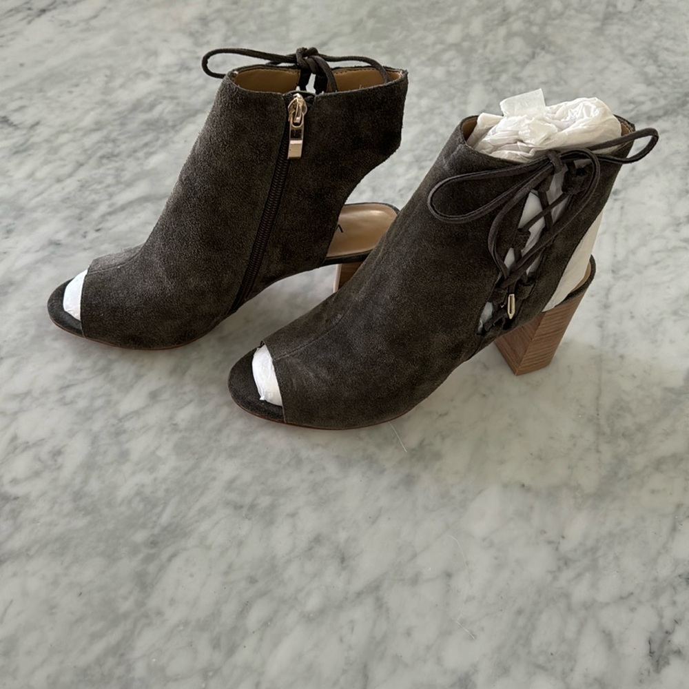 Vaneli BRAND NEW dark grey/brown size 9.